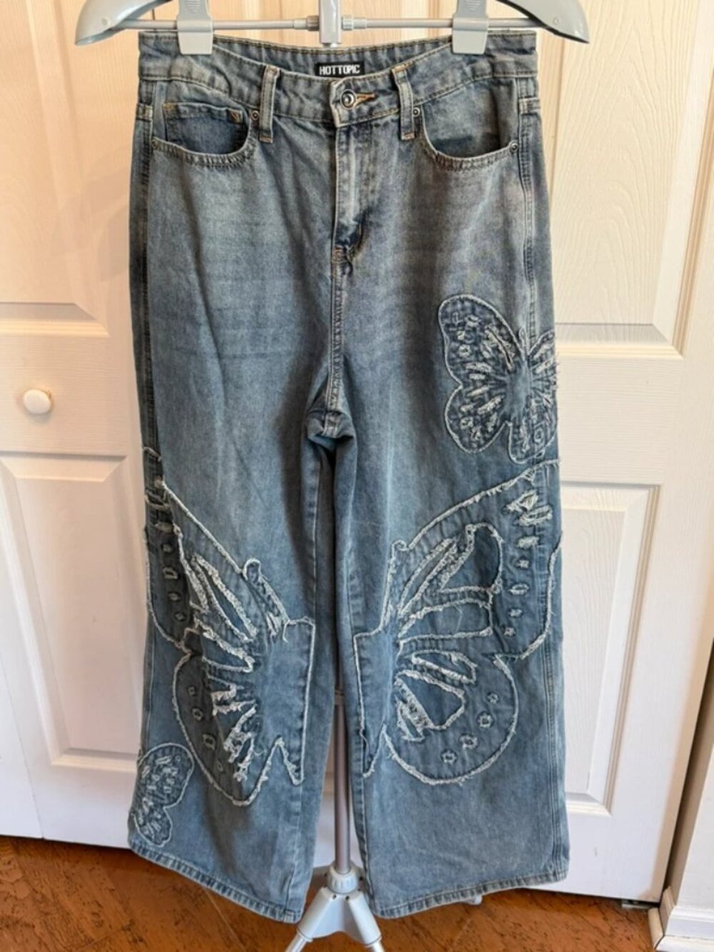 Hot Topic Womens Jeans Wide Leg Butterfly Applique Blue Wash Size 5